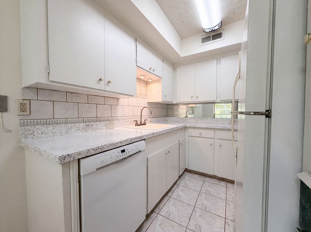 Photo 2 of 19 of 2503 McCue Rd, Houston, TX