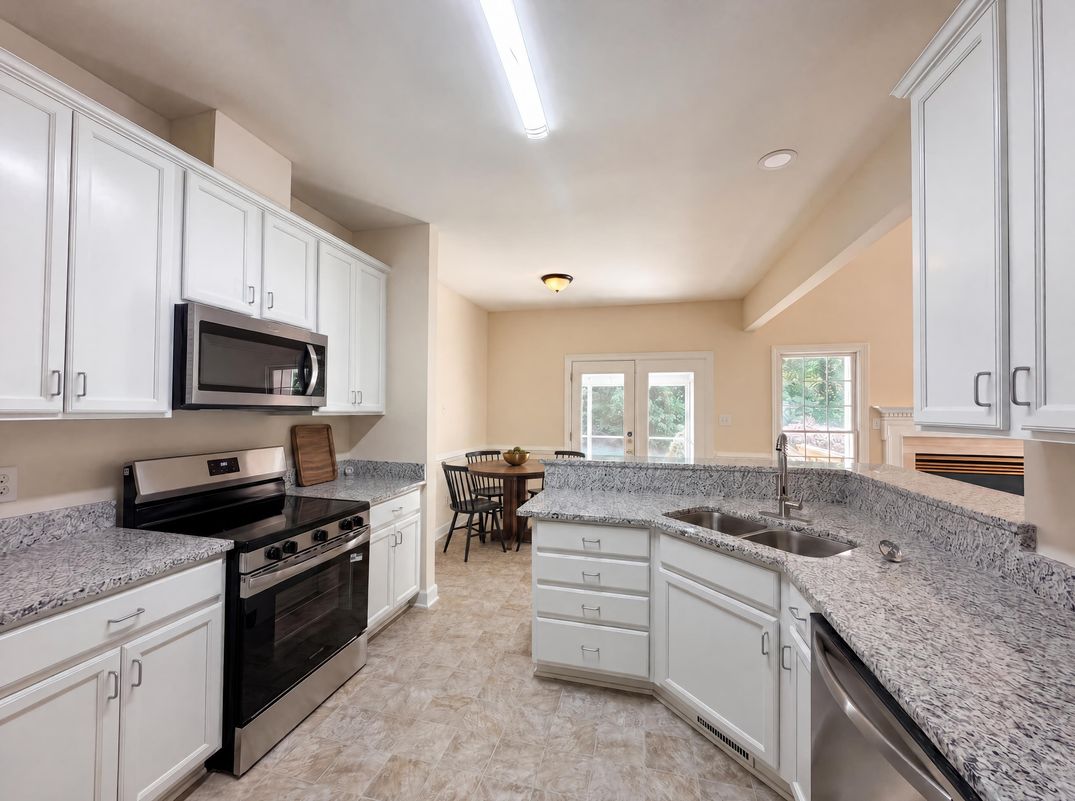 Property photo 2 of 6128 Remington Lake Dr