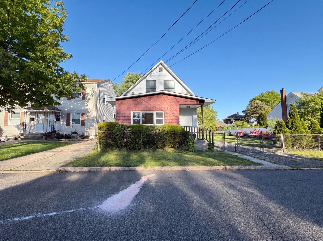 Property photo 1 of 578 Garden Ave