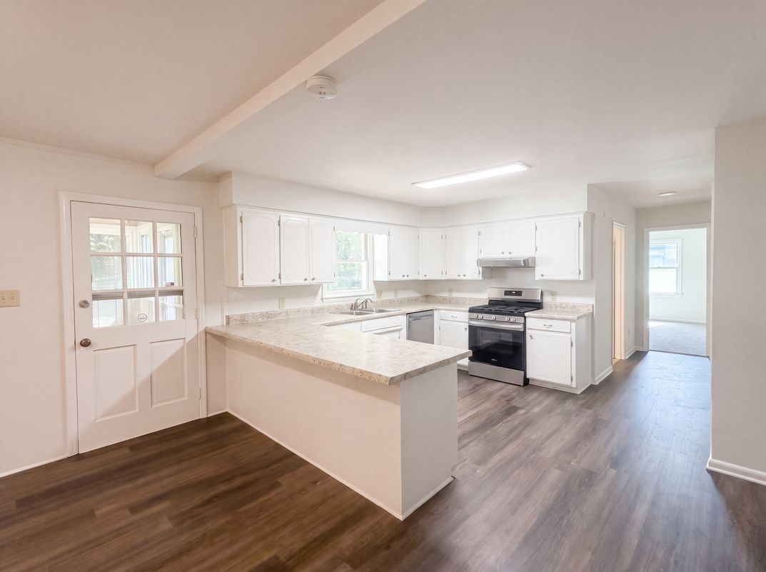 Property photo 2 of 604 Meadowbrook Dr