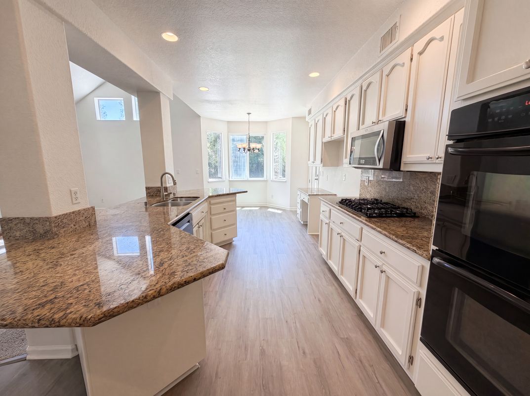 Property photo 2 of 4711 Wildflower Ln