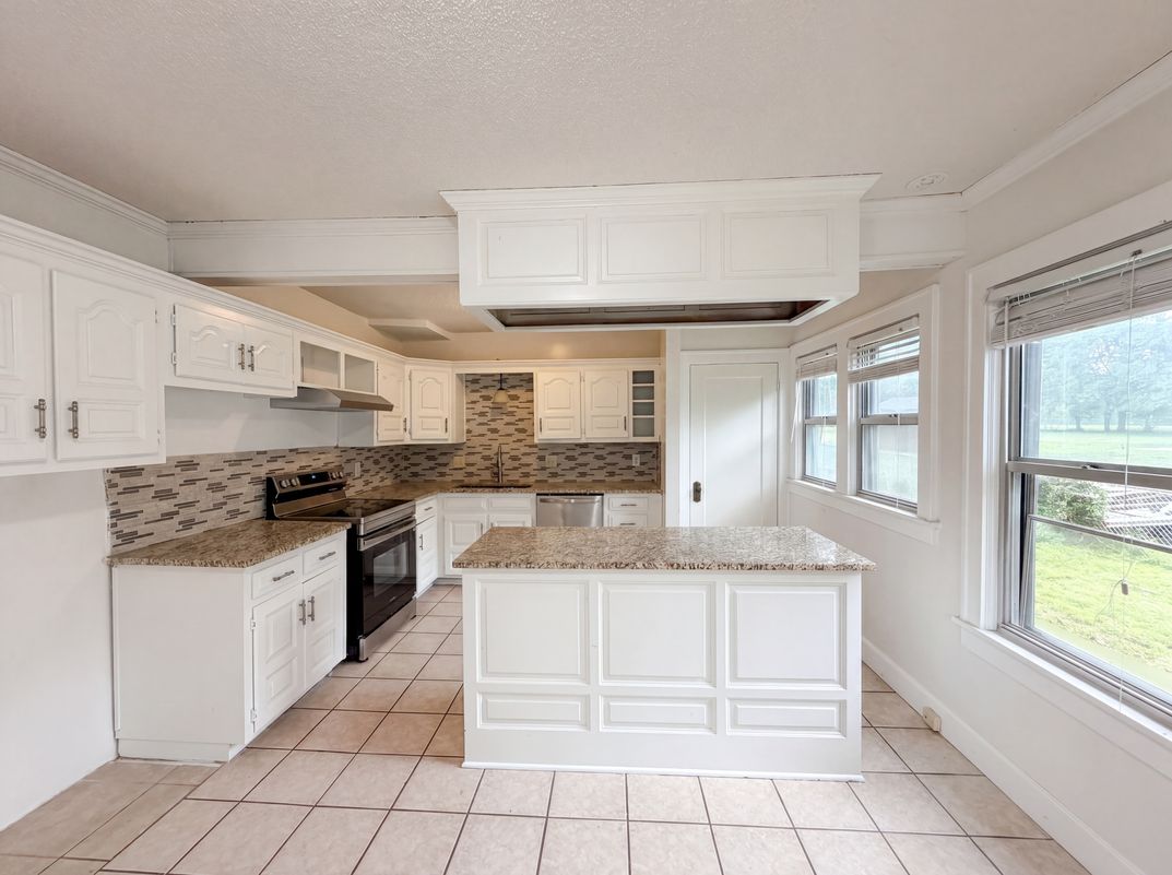 Property photo 2 of 11304 E 55th Ter