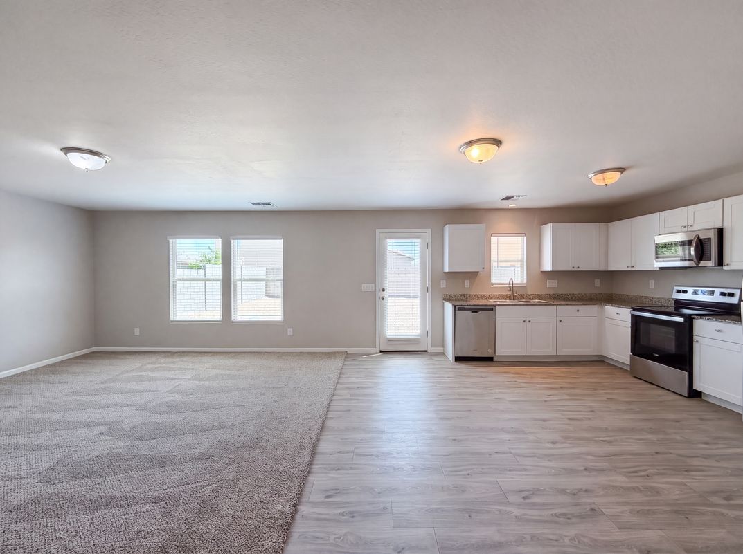 Property photo 3 of 137 W Dewey Ave