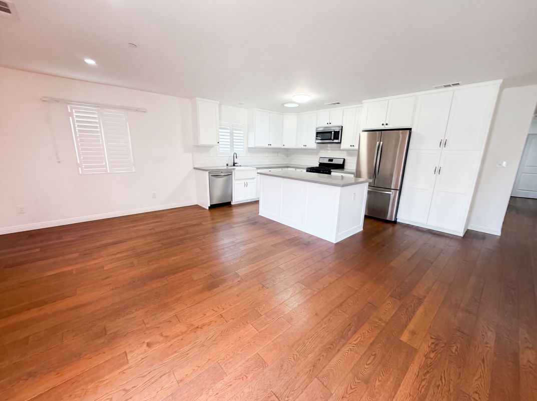 Property photo 2 of 1138 S St Andrews Pl