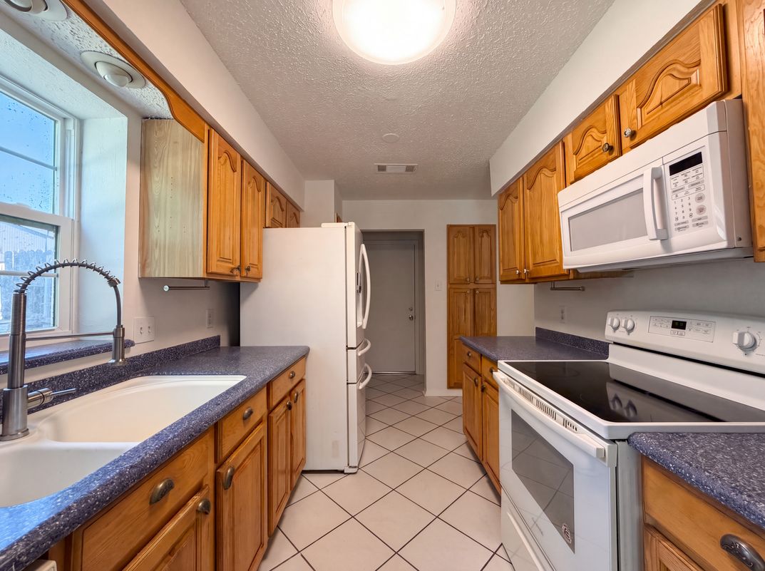 Property photo 2 of 1713 Steinburg Ln