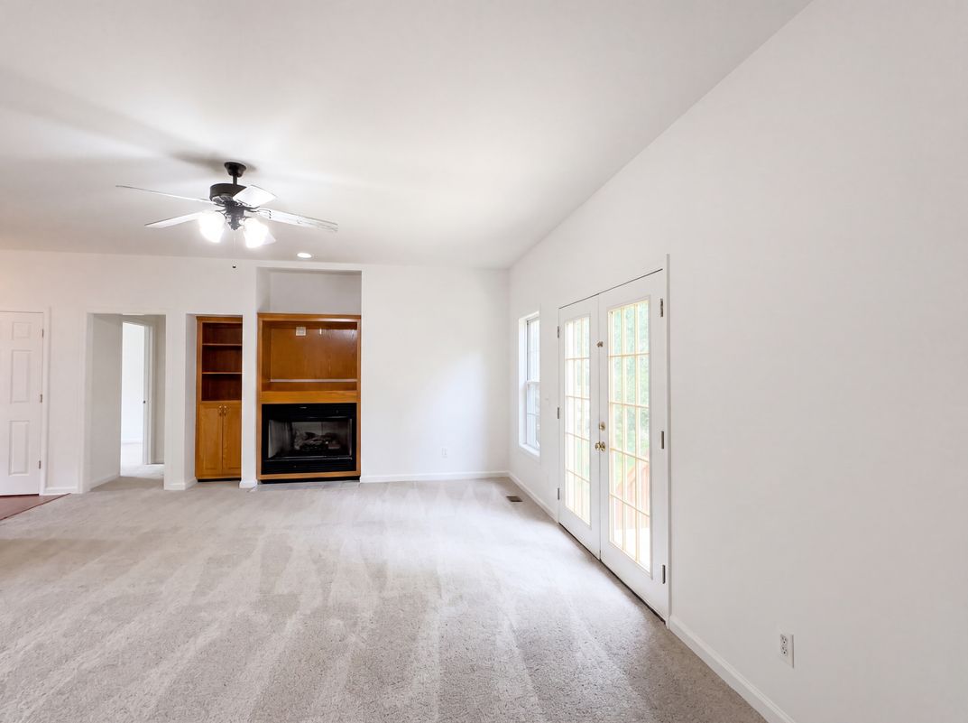 Property photo 3 of 3073 Saratoga Dr