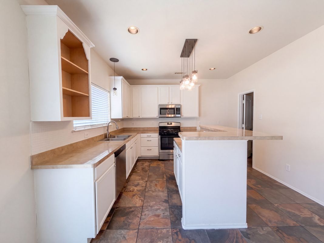 Property photo 2 of 1924 Hartwell Ct