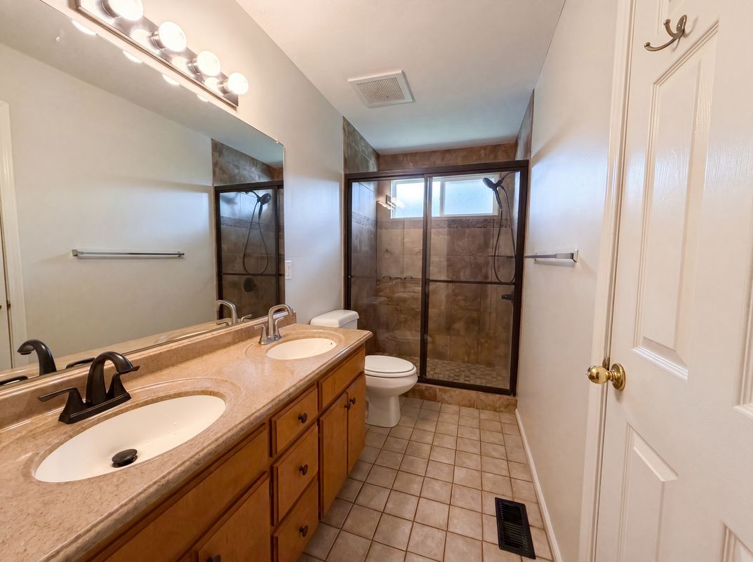 Photo 9 of 18 of 832 Stone Hedge Ct, Old Hickory, TN