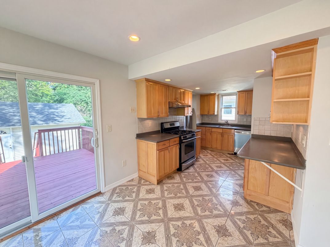 Property photo 2 of 506 Lyons Rd