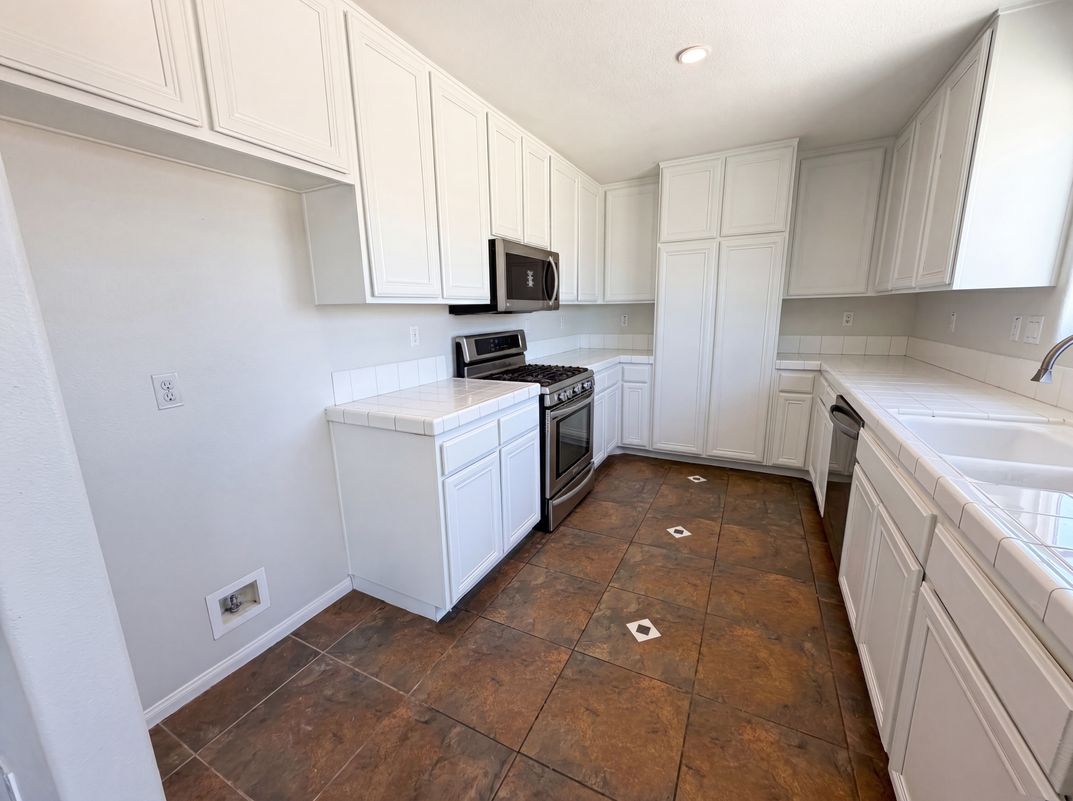 Property photo 2 of 13185 Great Falls Ave