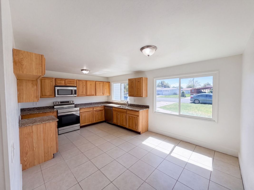 Property photo 2 of 3168 W Lehi Dr