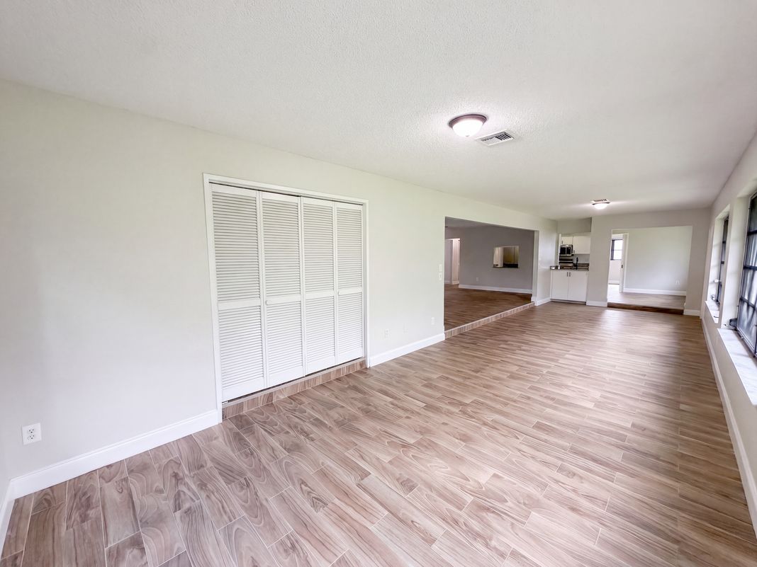 Property photo 3 of 15 Shumard Ct E