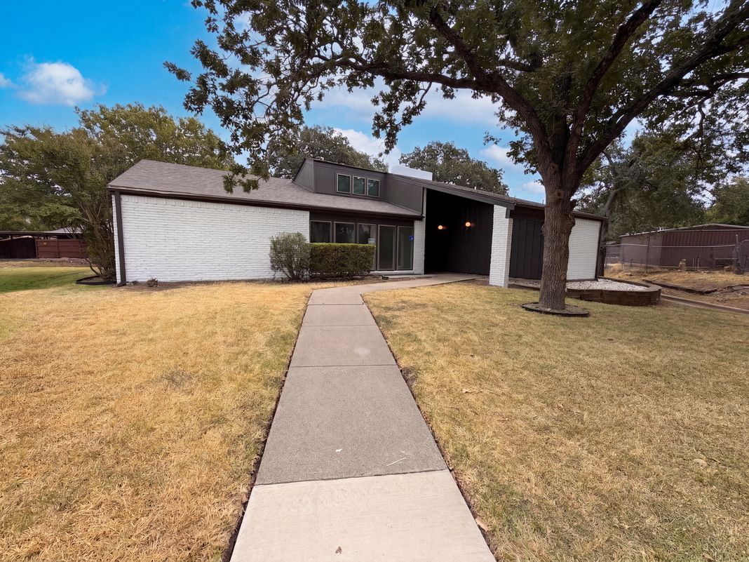 Property photo 1 of 742 Hummingbird Cir