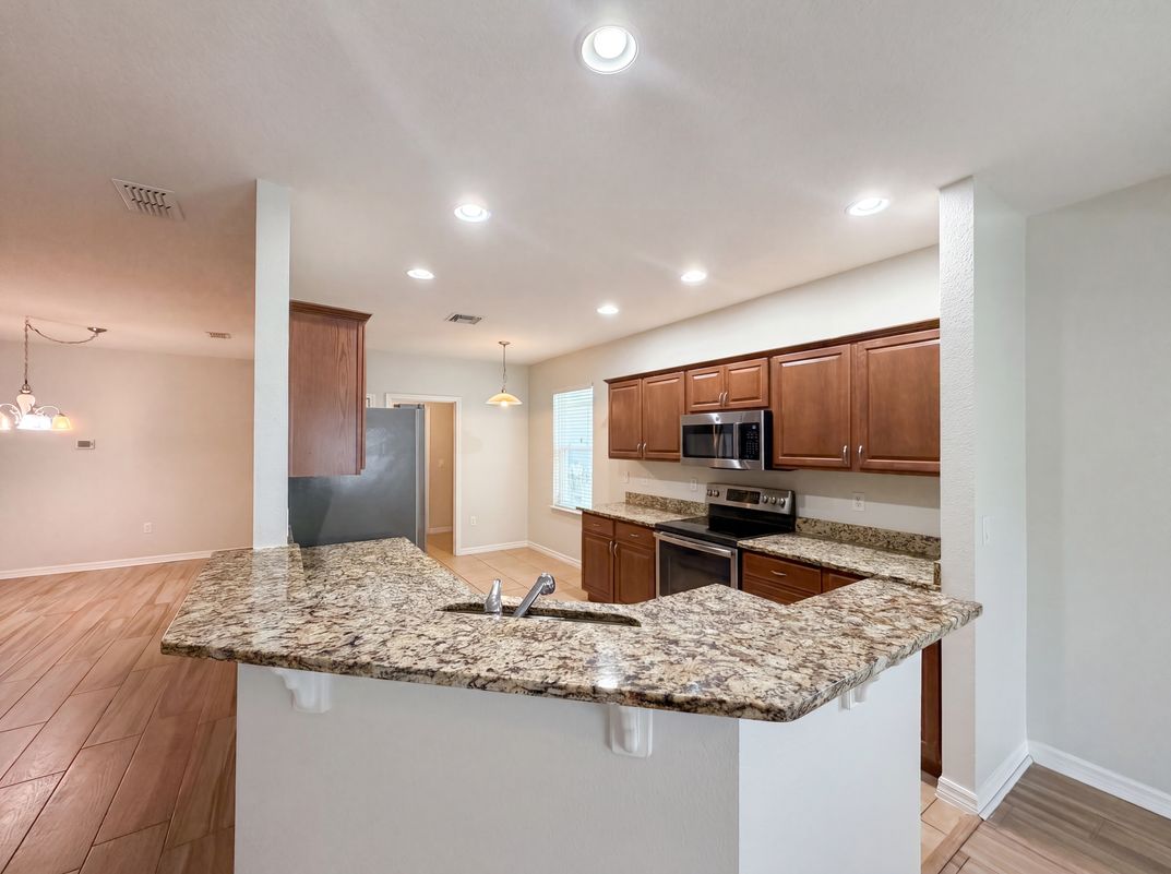 Photo 2 of 24 of 1048 Bethpage Rd, Auburndale, FL