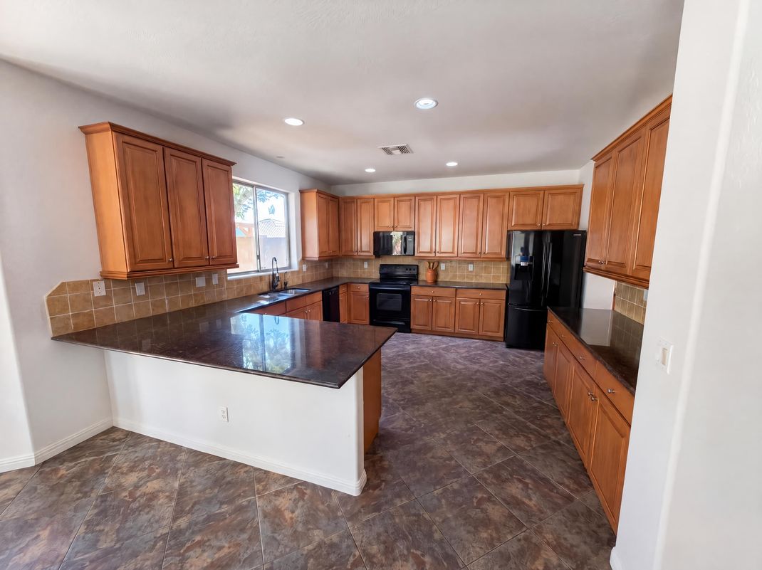 Property photo 2 of 15033 W Aster Dr