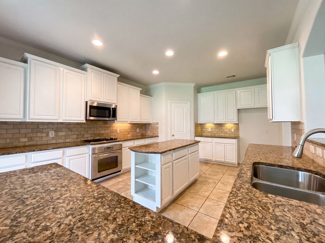 Property photo 2 of 17118 Jetton Park Ln