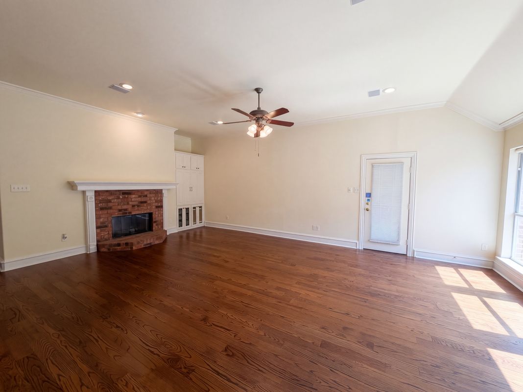 Property photo 3 of 2836 S Lakeview Dr