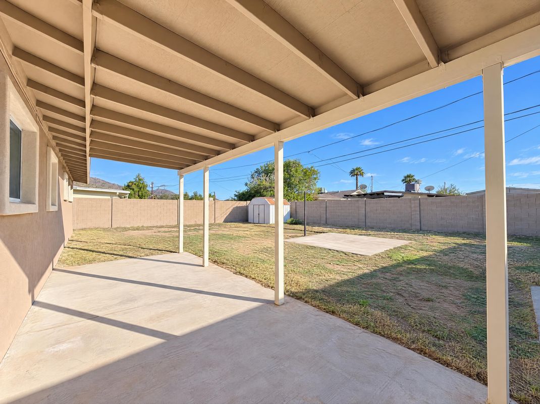 Property photo 3 of 2221 W Altadena Ave