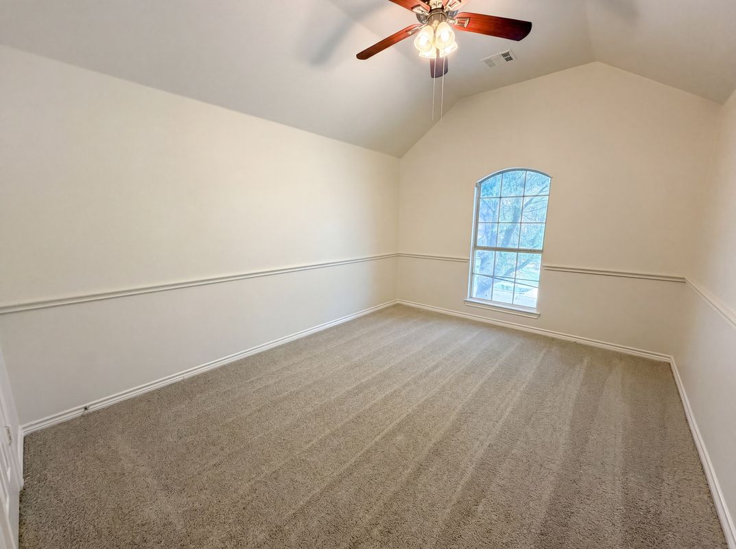 Photo 4 of 28 of 1126 Glencoe Dr, Glenn Heights, TX