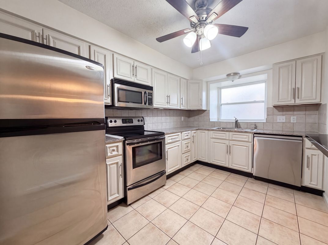 Property photo 2 of 1154 Rue La Chelle Walk # 1154