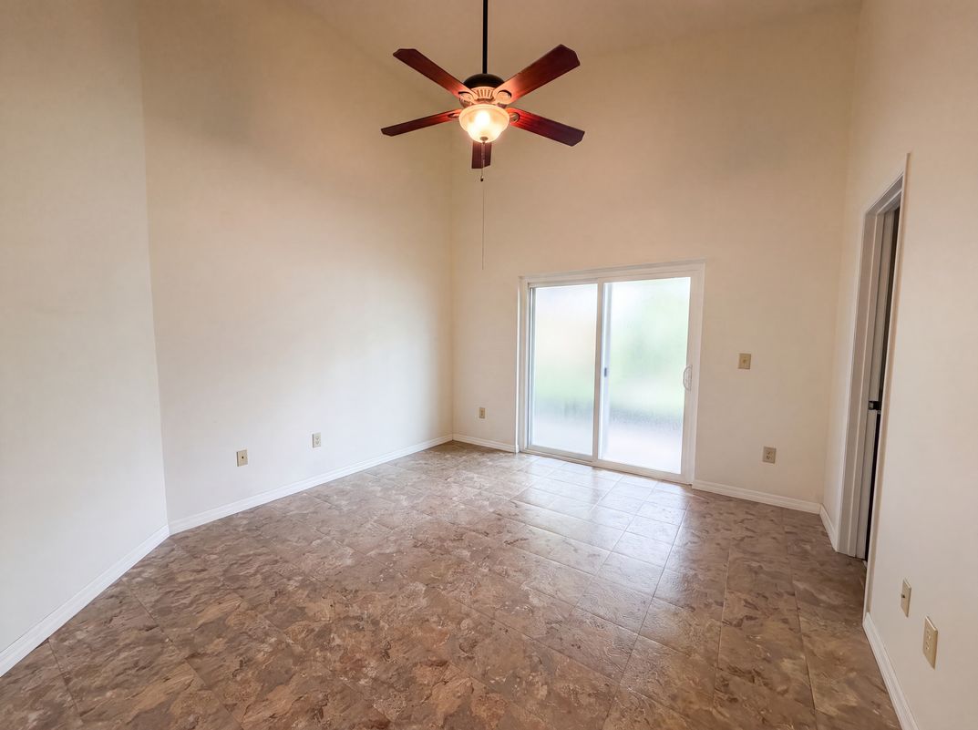 Photo 7 of 17 of 11648 Hidden Hollow Cir, Tampa, FL