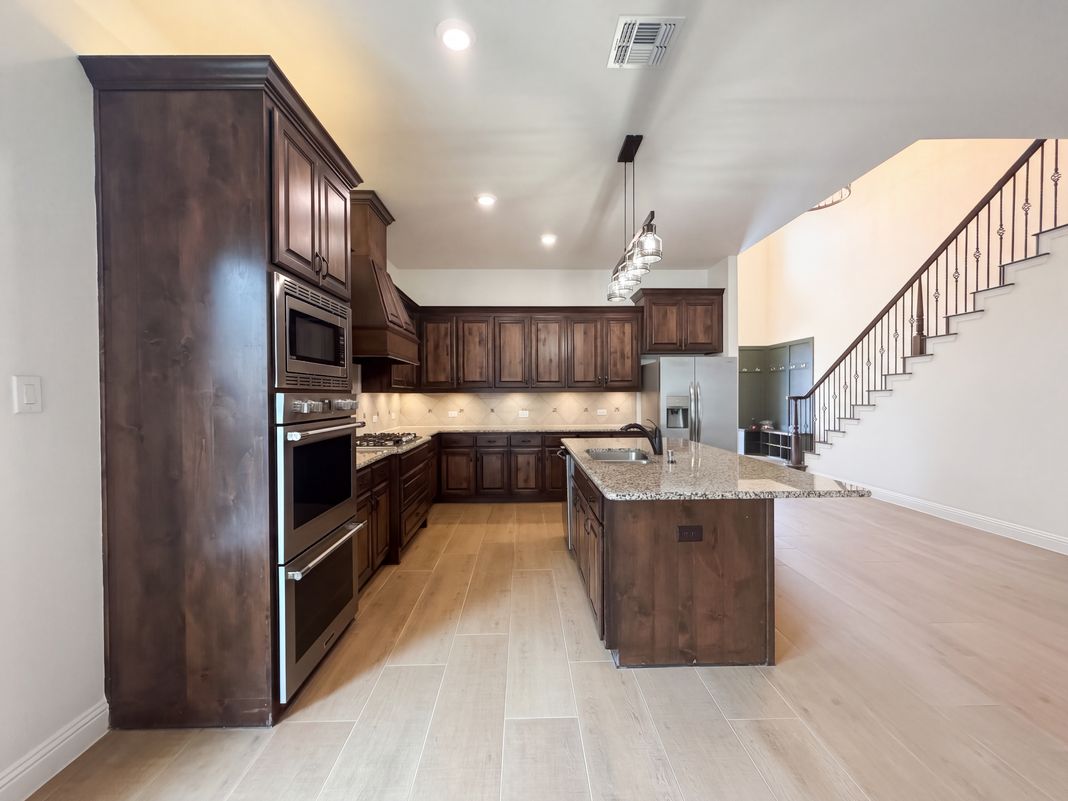 Property photo 2 of 7913 Caddo Cv