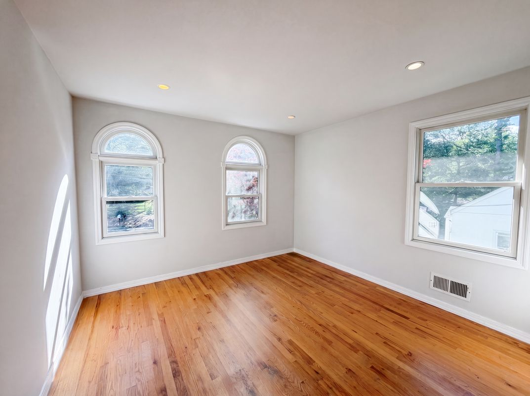 Property photo 3 of 506 Lyons Rd