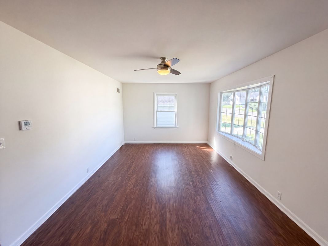 Property photo 3 of 956 Meda Ave