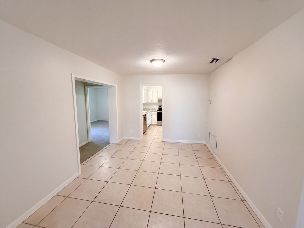 Property photo 3 of 208 Robin Rd
