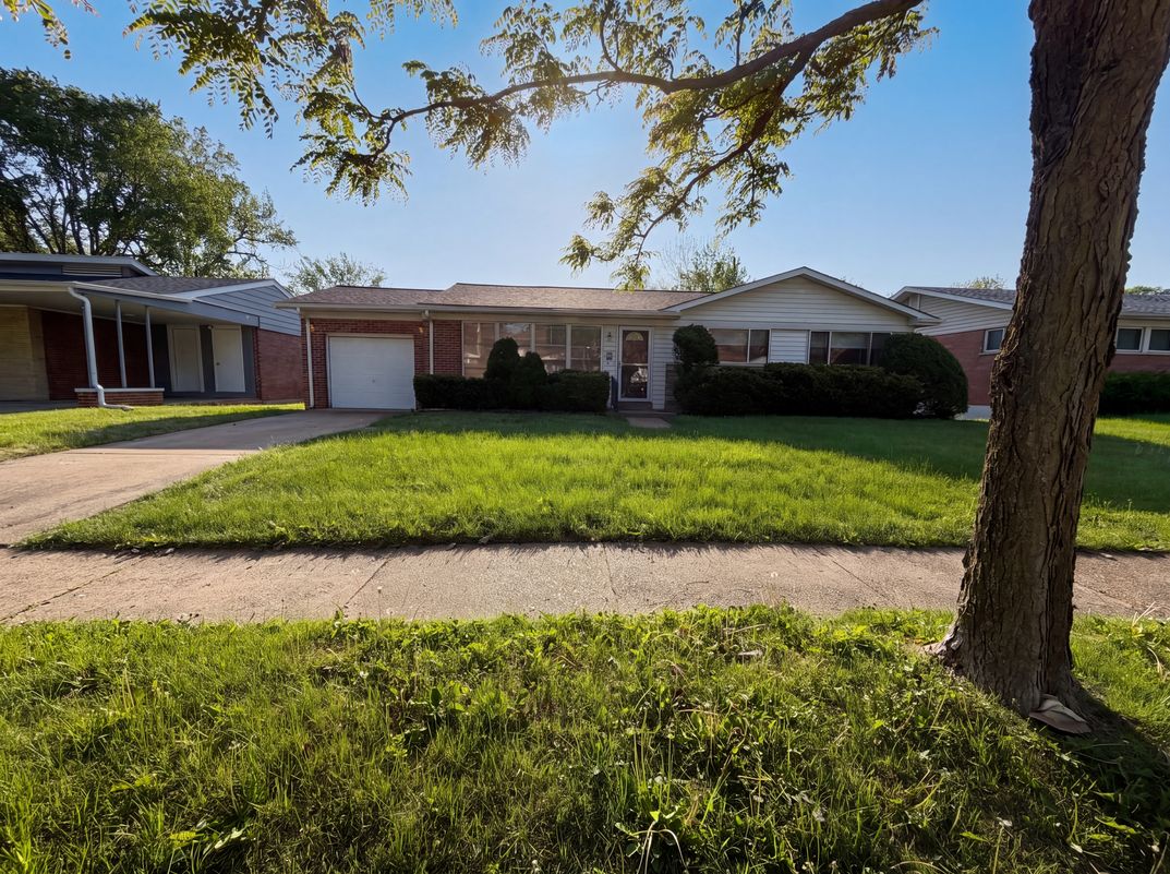 Property photo 1 of 1136 Burch Ln