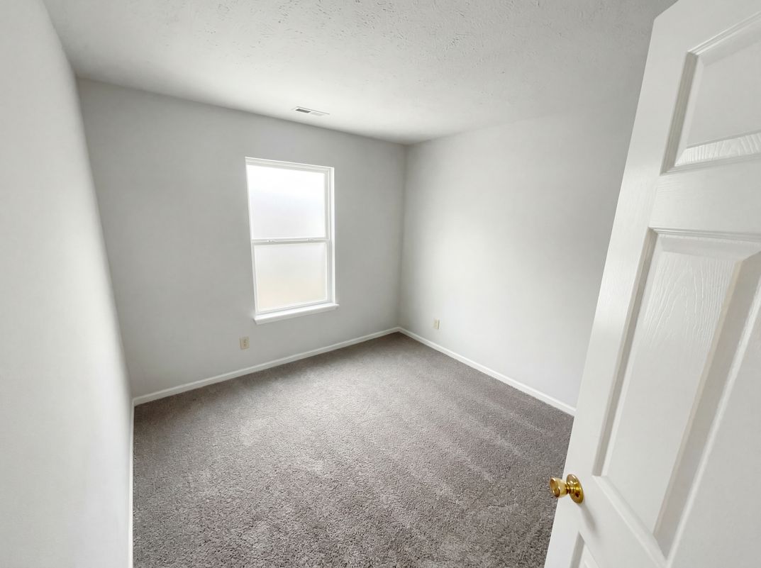 Photo 20 of 24 of 4925 Pembridge Dr, Indianapolis, IN