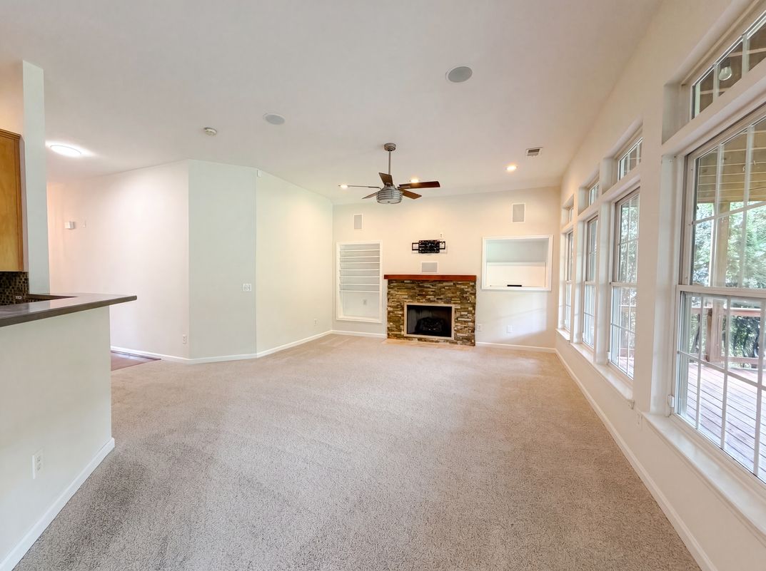 Property photo 3 of 1027 Countess Ln