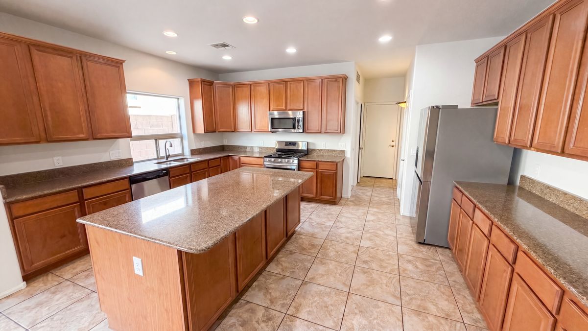 Property photo 2 of 17641 W Valentine St