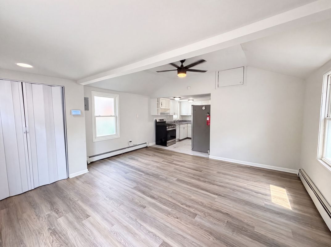 Property photo 3 of 936 Grove Ave