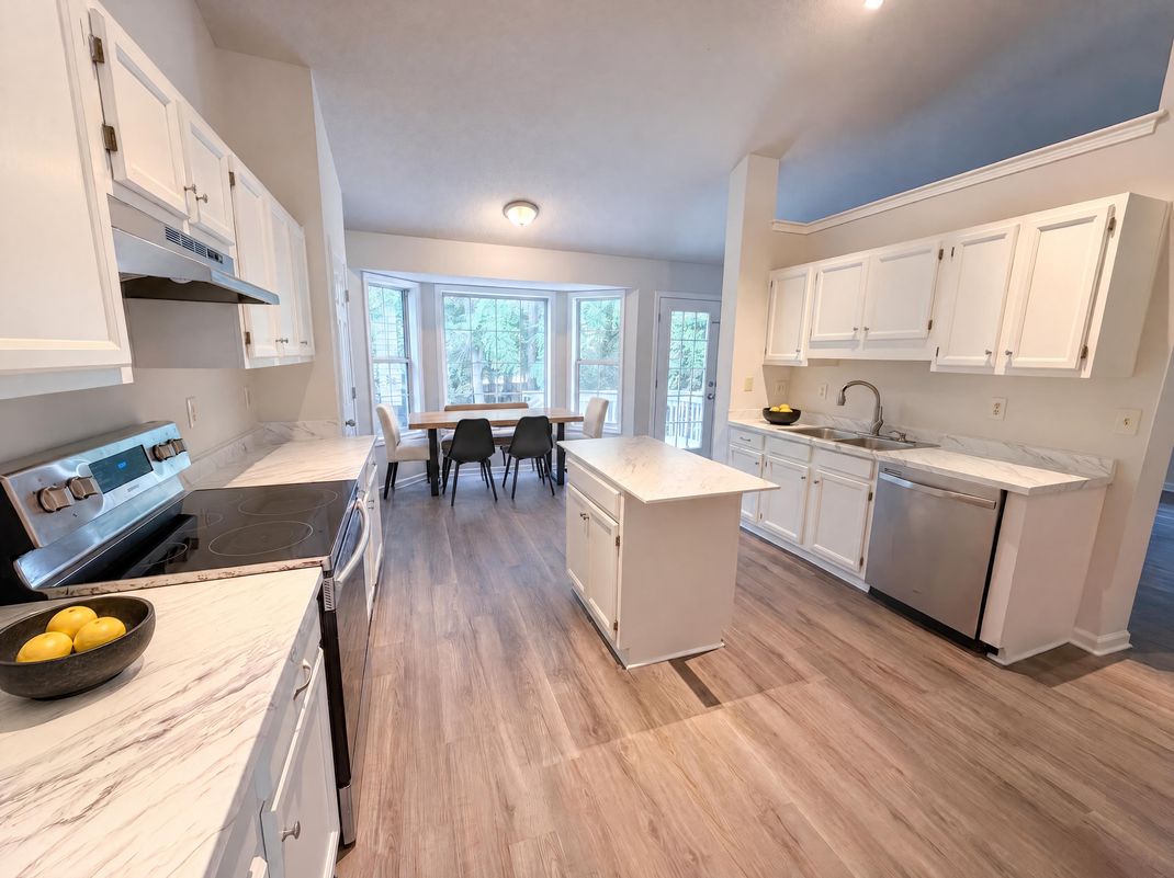 Property photo 2 of 21 Glenhawk Loop