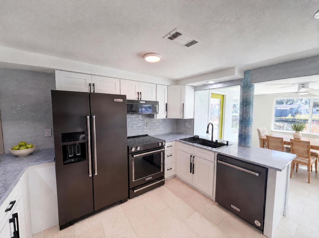 Property photo 2 of 13638 Evelane Dr