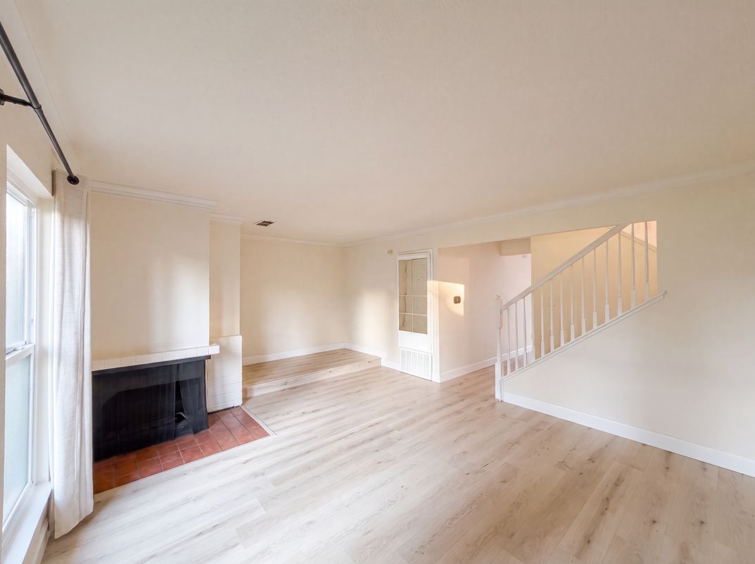 Property photo 3 of 208 Touchstone Pl