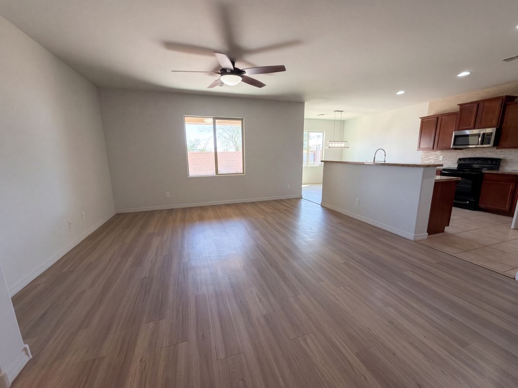Property photo 3 of 7025 S 251st Dr