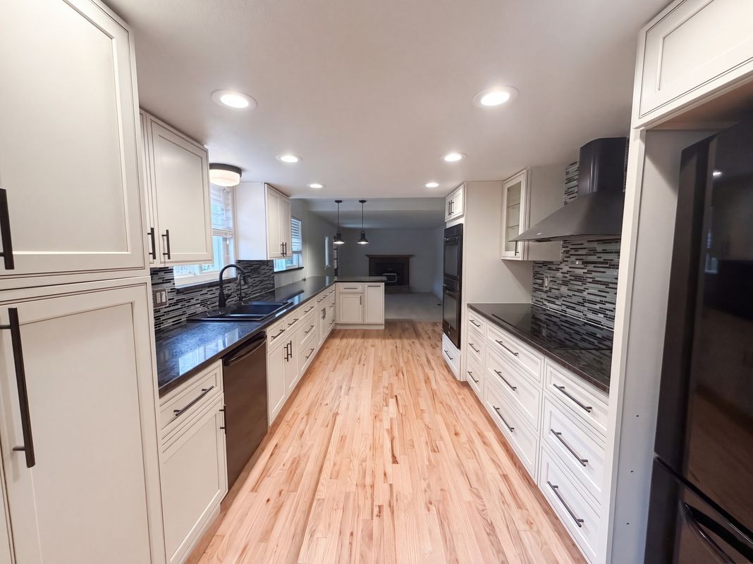 Property photo 2 of 9301 Raleigh Ct