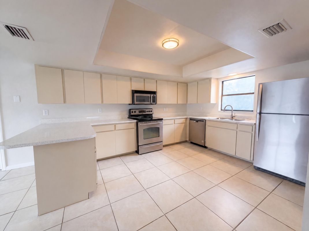Property photo 2 of 8022 Timber Lake Ln