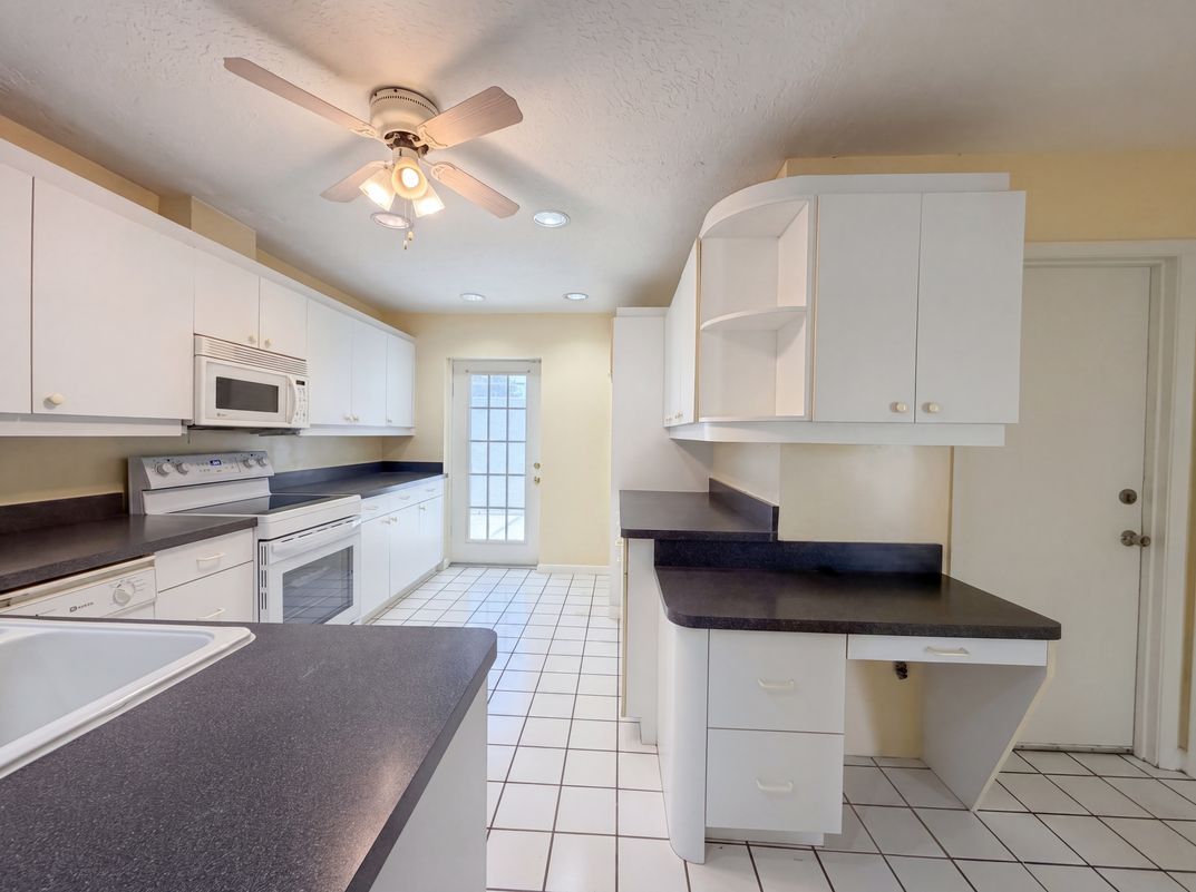 Property photo 2 of 1301 Lucaya Ave