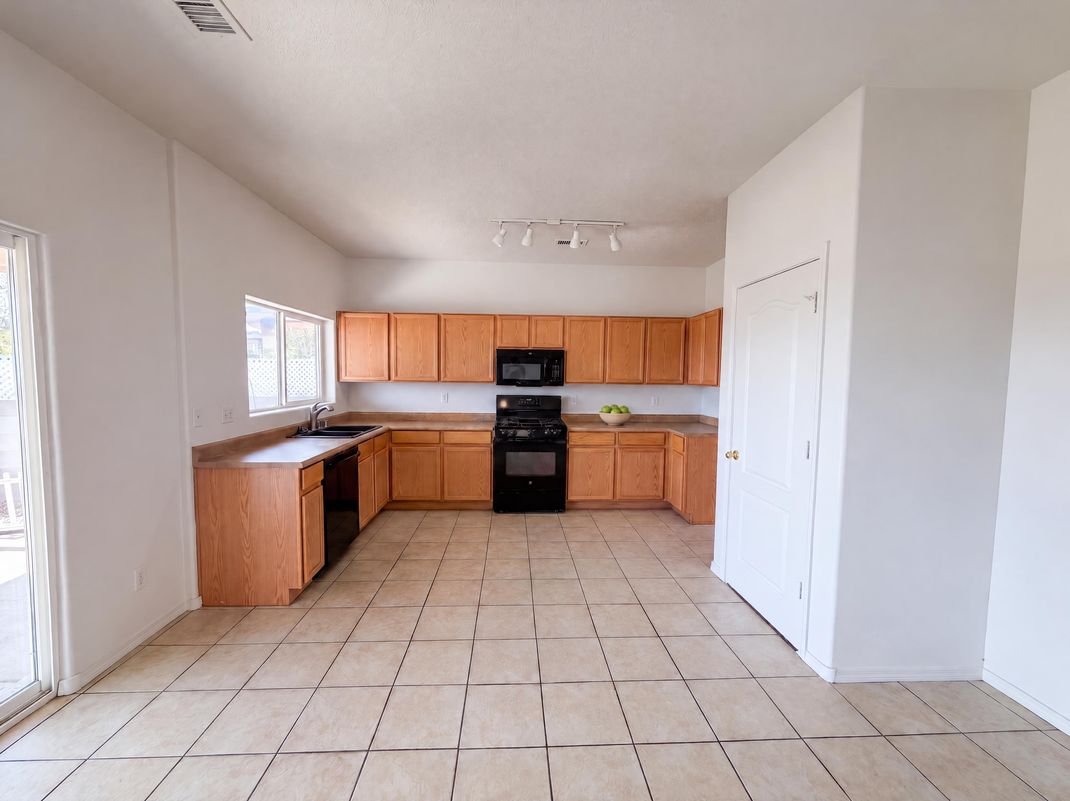 Property photo 2 of 696 Troon Dr SE