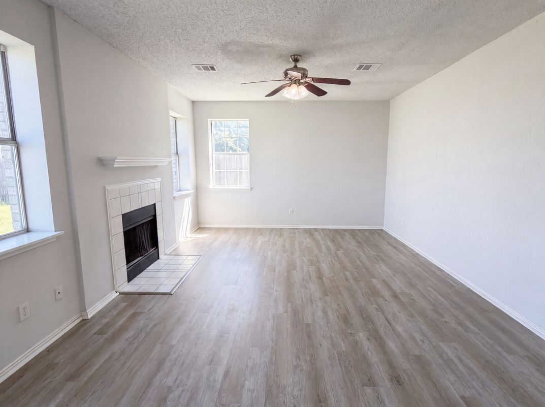 Photo 6 of 18 of 861 Pimernel Ln, Plano, TX