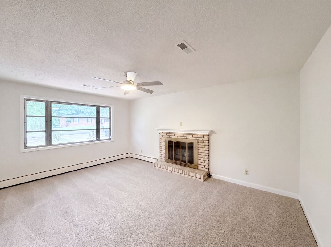 Property photo 3 of 1580 W Cloaninger Ave