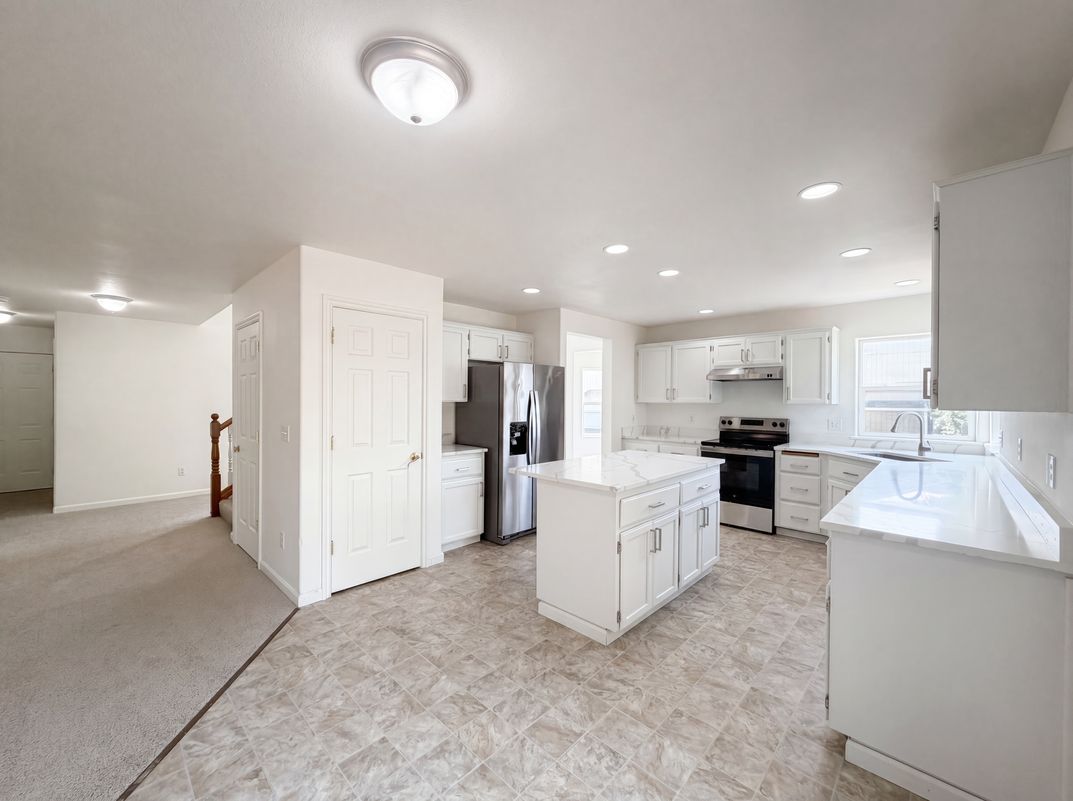 Photo 2 of 27 of 451 NW Yosemite Ter, Beaverton, OR
