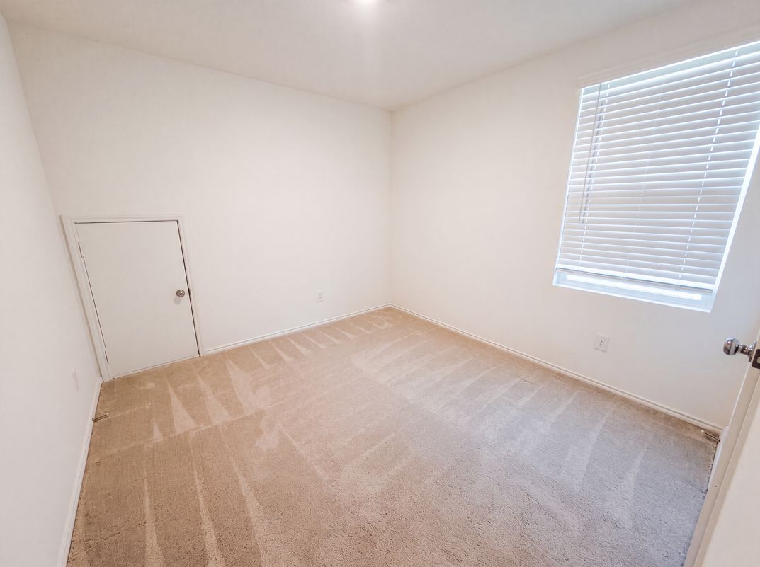 Photo 4 of 18 of 2972 Audles Ln, Dallas, TX