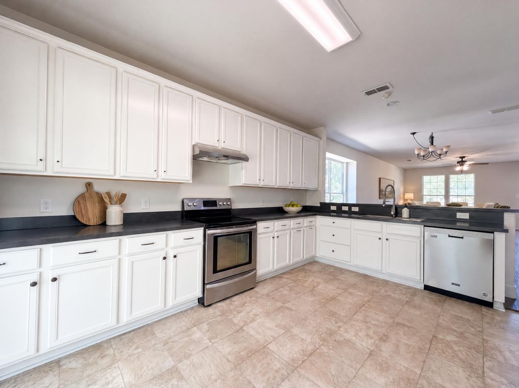 Property photo 2 of 9000 Blackstone Dr