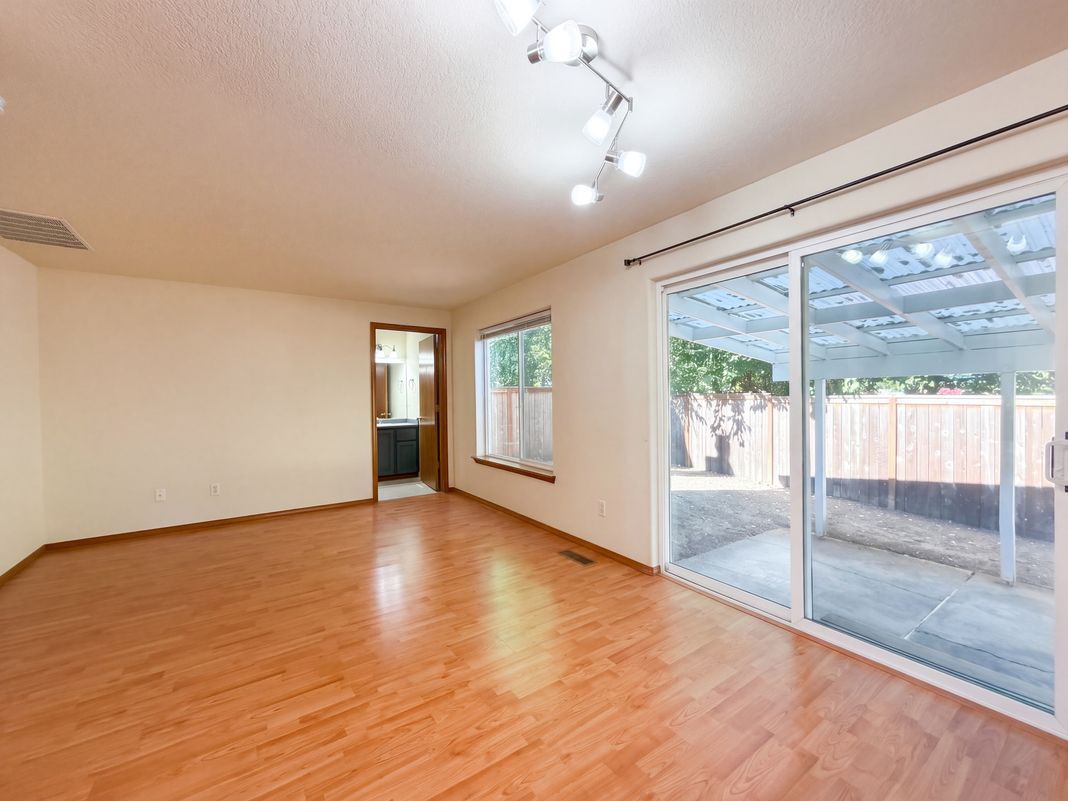 Property photo 2 of 17475 SW Eirwen St
