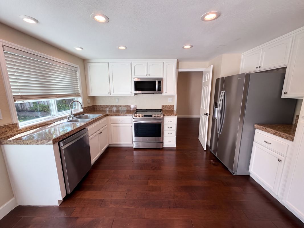 Property photo 2 of 3005 Calle De La Mesa
