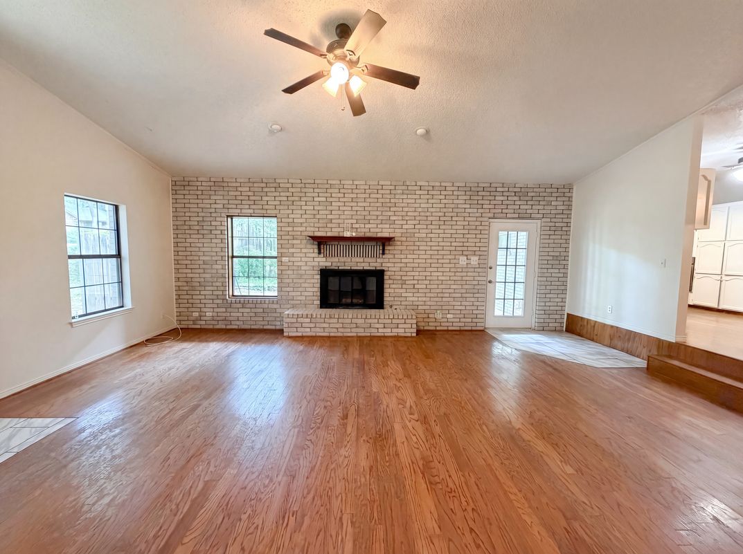 Property photo 3 of 3504 Victorian Dr